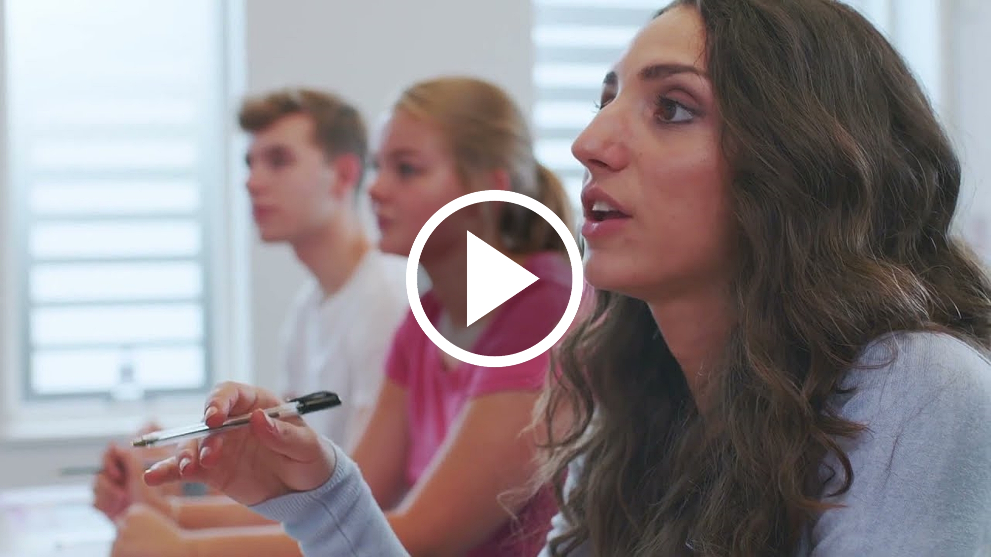 Vídeo: Por que instituições em todo o mundo aceitam os exames Cambridge? Vídeo: Por que instituições em todo o mundo aceitam os exames Cambridge?